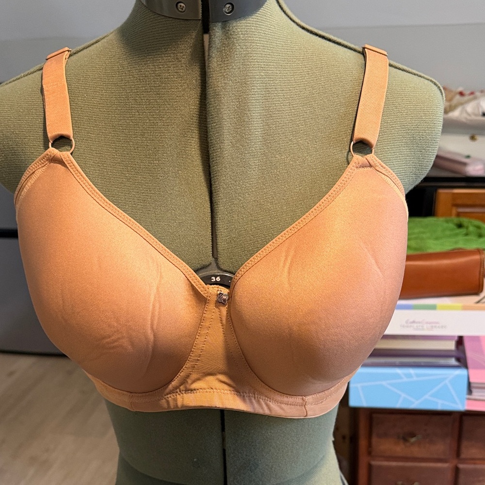 Breezies 36DD Smooth Padded Underwire Bra